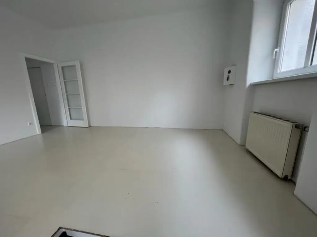 Mitten im wirtschaftlichen Herzen von Simmering nahe U3 Enkplatz: 6 Zimmer (inkl. Büro) mit sehr guter Rendite!