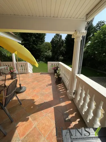 Neuwertiges Traum-Einfamilienhaus in Pfaffstätten: Stil, Pool und Gartenparadies!