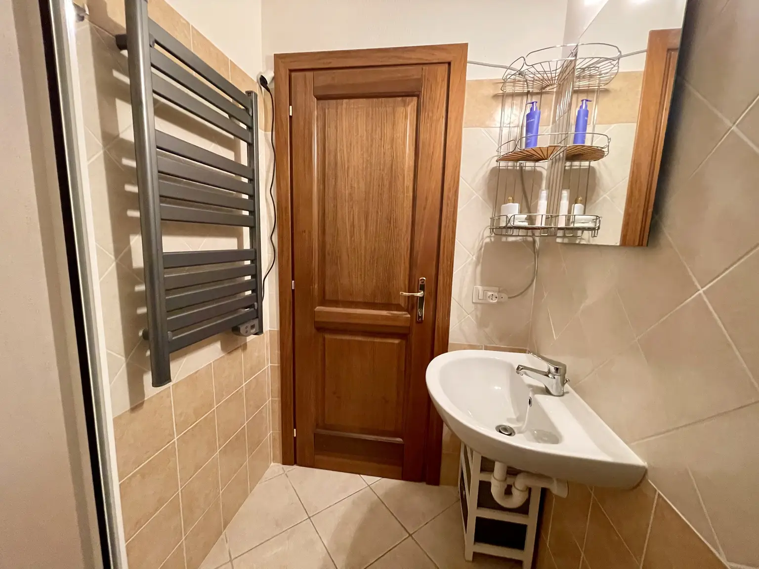 Sardinien: Sonnige 3-Zimmer‑Wohnung mit Terrasse & Bergblick - nur 7 km zum Meer