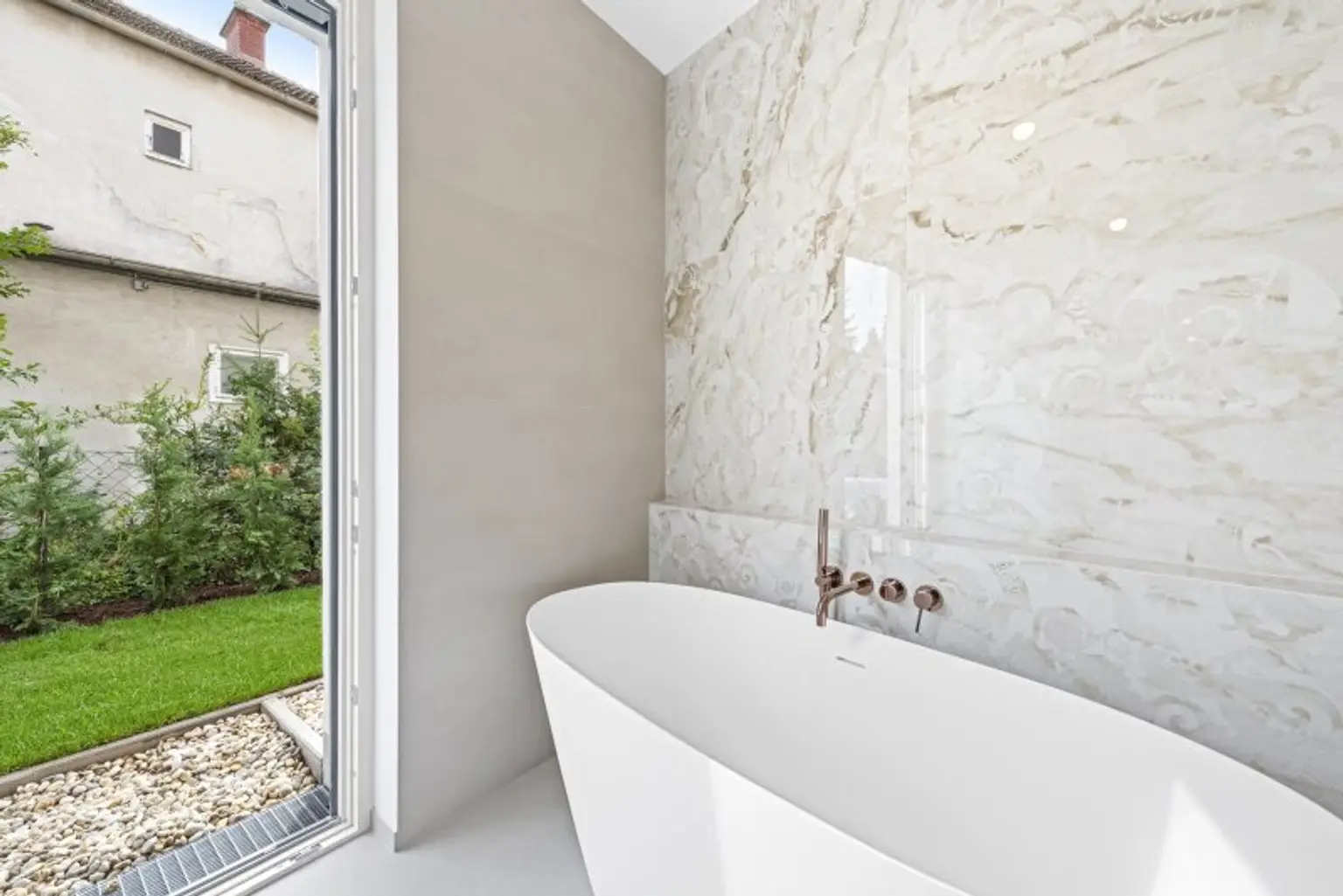 EXKLUSIVE GARTENWOHNUNG IN HIETZING MIT SALZWASSER-POOL UND SAUNA