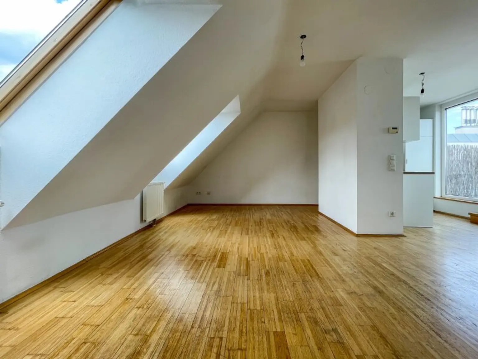 DG-Maisonette mit Terrasse – Wohnen auf zwei Ebenen in ruhiger Stadtlage mit Weitblick