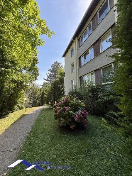 SCHULTZ IMMOBILIEN - Charmante 2-Zimmer-Wohnung in Baden! Ruhelage!  Balkon und Garage!