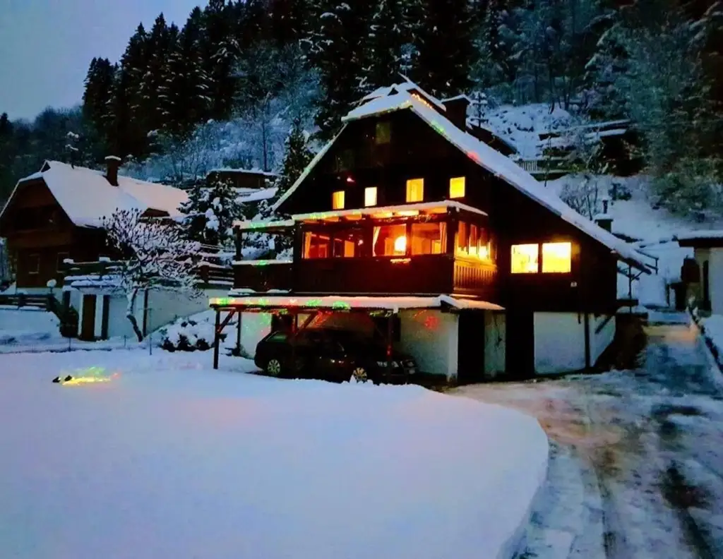 Traumhaftes Apartmenthaus am Fuße der Turracher Höhe in Kärnten: 5 Zimmer, Garten & Balkon - nur 290.000 €!