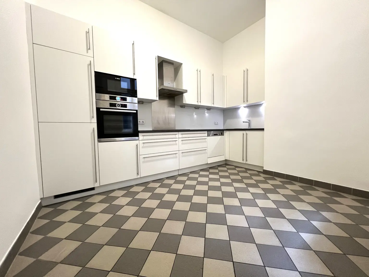 Stilvolle 6-Zimmer Wohnung im repräsentativen Haus