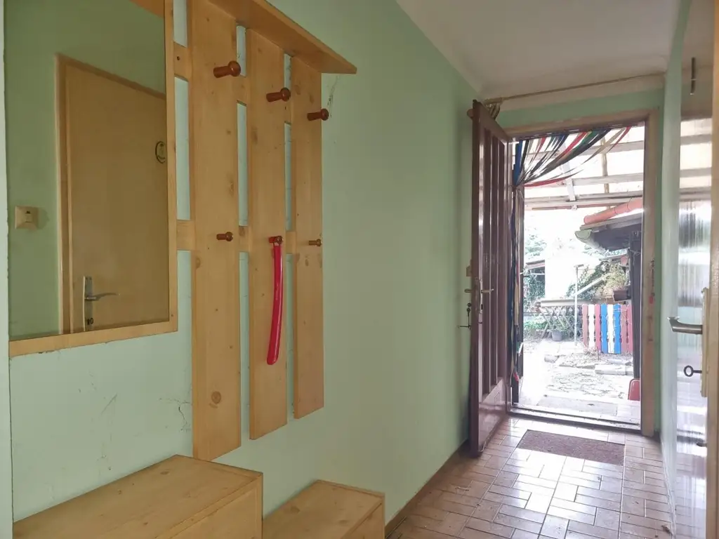 "Endstation Haus Desire"