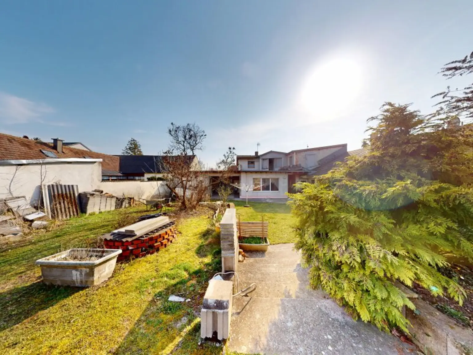 SANIERUNGSSCHNÄPPCHEN! Wer hier Hand anlegt, erfüllt sich seinen Wohntraum! Nähe Therme "Silent Spa"!