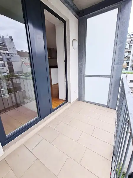 HUMBOLDTGASSE, U1 NÄHE, 76 m2 Neubau inkl. 4 m2 Loggia, Wohnküche, 2 Zimmer, Parketten, Wannenbad, 2. Liftstock