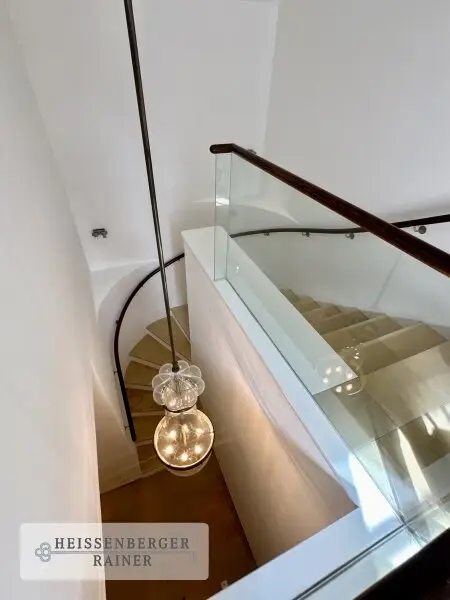 WOHNEN AM SEE /// REPRÄSENTATIV UND GROSSZÜGIG /// ELEGANTE SEEVILLA MIT ZWEI SEPARATEN EINHEITEN