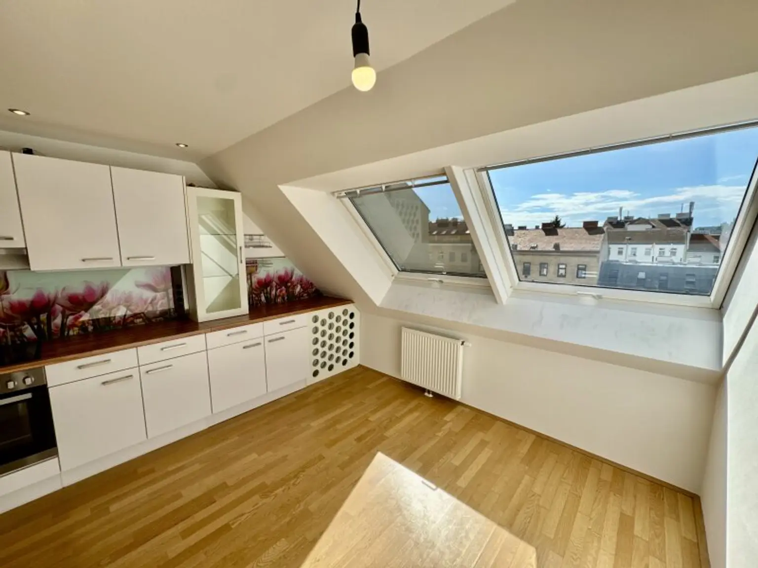 NEU! Wunderschöne Dachgeschoßwohnung mit 3 Zimmern plus großer Galerie!