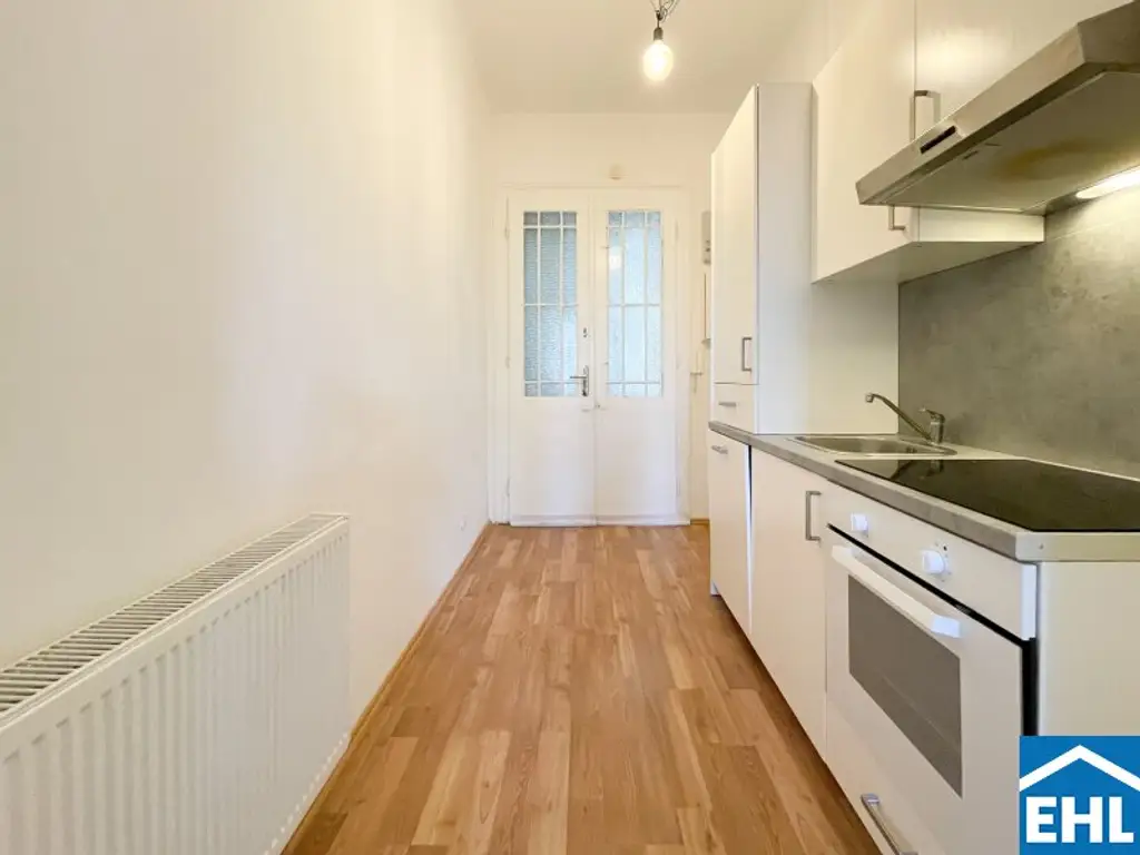 In U-Bahn-Nähe: Singlewohnung in wunderschönem Altbau