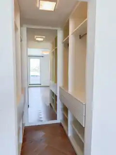 06