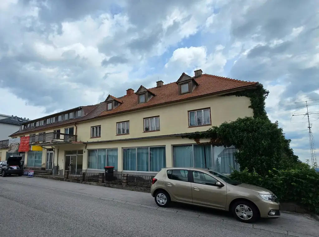 Großes Haus mit Entwicklungspotenzial in Mönichkirchen / ehemaliges Hotel