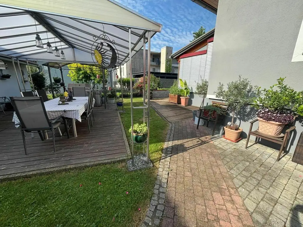 **RARITÄT**Einzigartiges Haus in BESTLAGE in unmittelbarer Nähe zur Therme**parkähnlicher Garten**Wintergarten**Nebengebäude mit Fitness**uvm ...!**