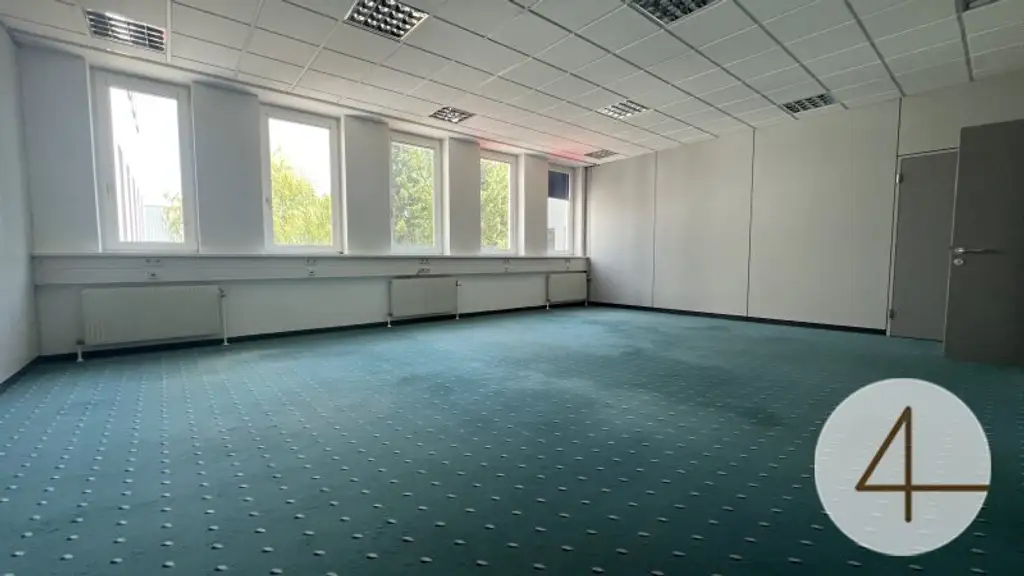 ab 8 €/m2 Büroflächen bis 2.200m2 - individuell Flächengrößen verfügbar -  Parkplätze - Kantine im Haus - gute Verkehrsanbindung