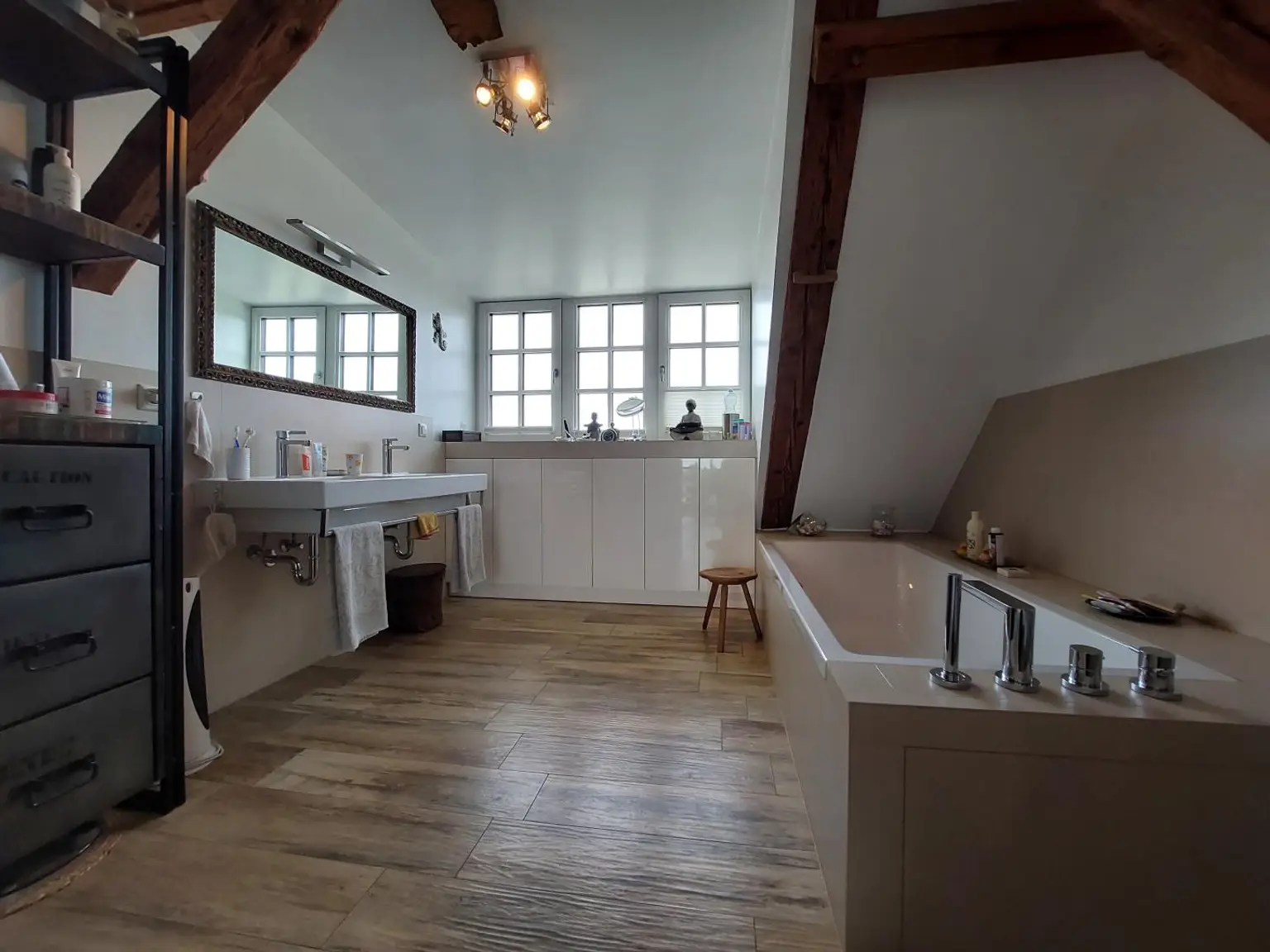 Haupthaus OG Badezimmer mit Badewanne