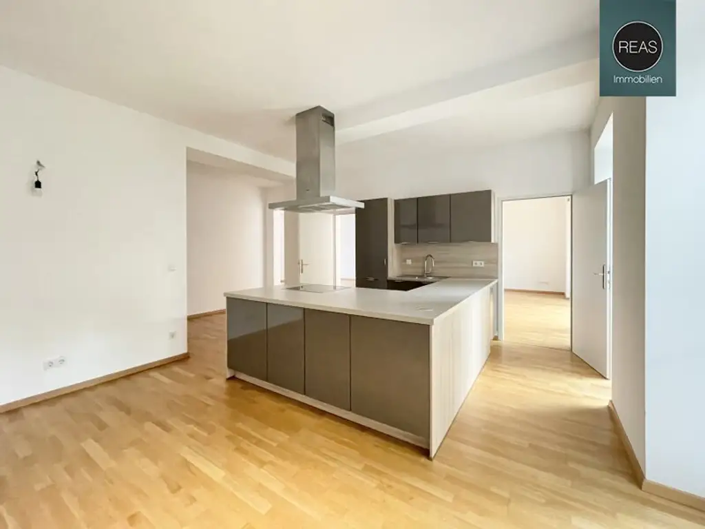 Provisionsfrei: Wunderschönes Apartment mit ruhiger Balkon-Terrasse bei der Orangerie Schönbrunn!