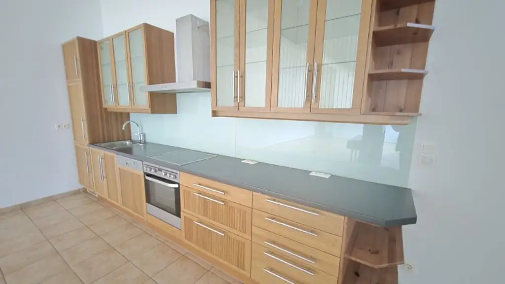 Schöne 4 Zimmer Wohnung mit große Terrasse. Nähe Westbahnhof U3/U6