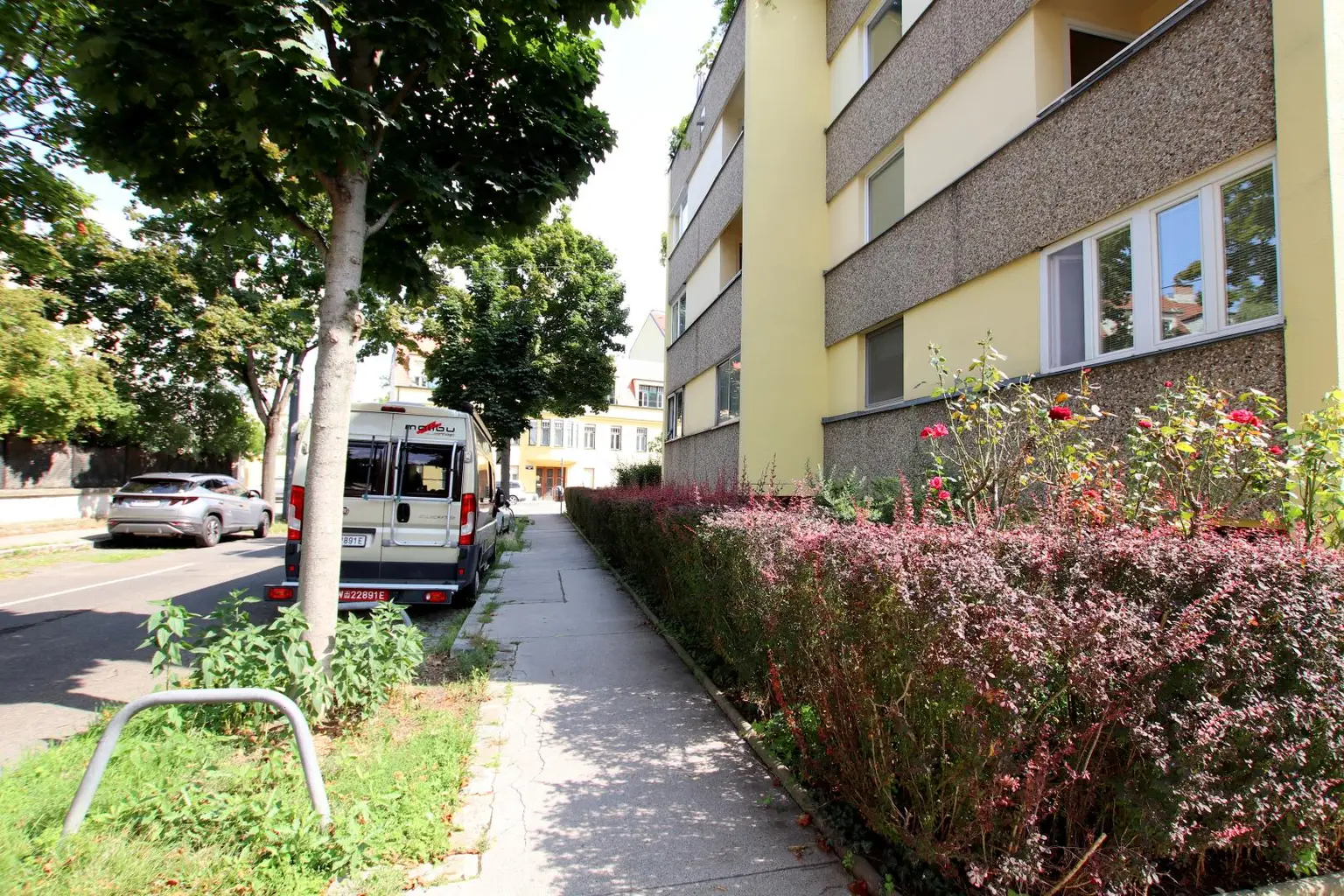 LOGGIA-Garconniere in sehr guter Lage! Unter St.Veit, U4 Nähe. Miete inklusive Warmwasser- und Heizkosten.