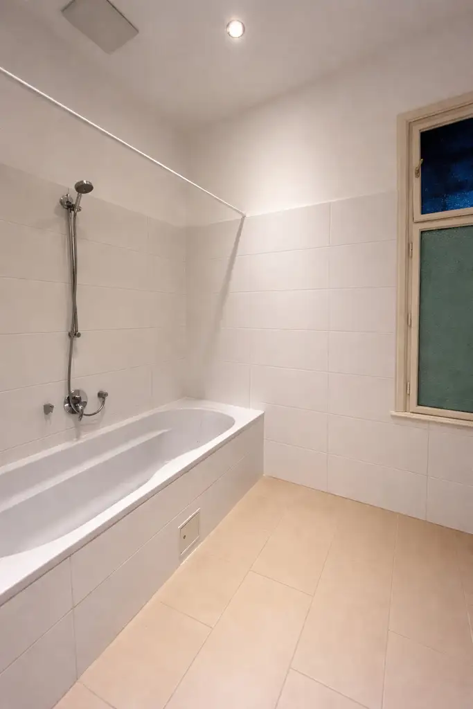 Gepflegte und ruhige Hochparterre Wohnung Nähe Alois Drasche Park