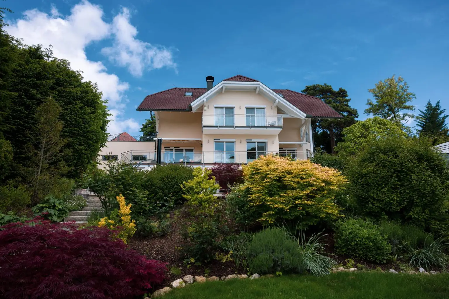 Luxuriöse Villa mit Panoramablick, Swimmingpool und großem Garten in Baden bei Wien