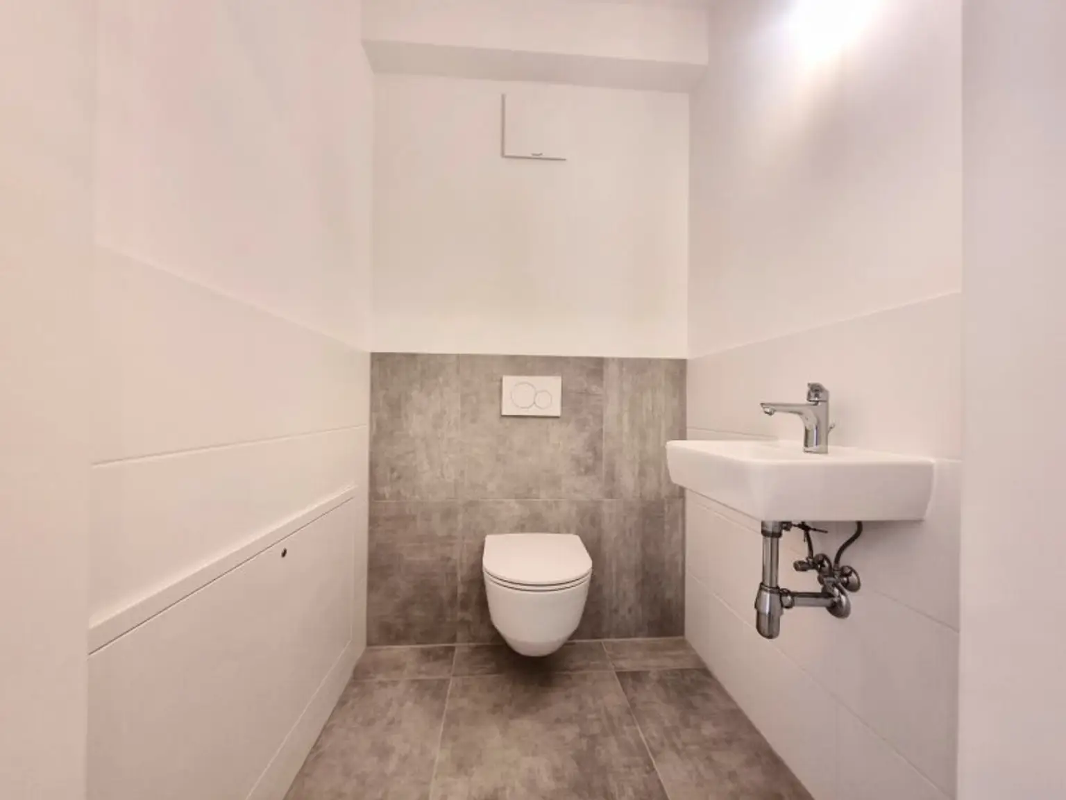 Provisionsfreie, klimatisierte Dachgeschosswohnung nahe der UNO-City – 2 Terrassen, Fitnessraum, PKW-Stellplatz – Erstbezug