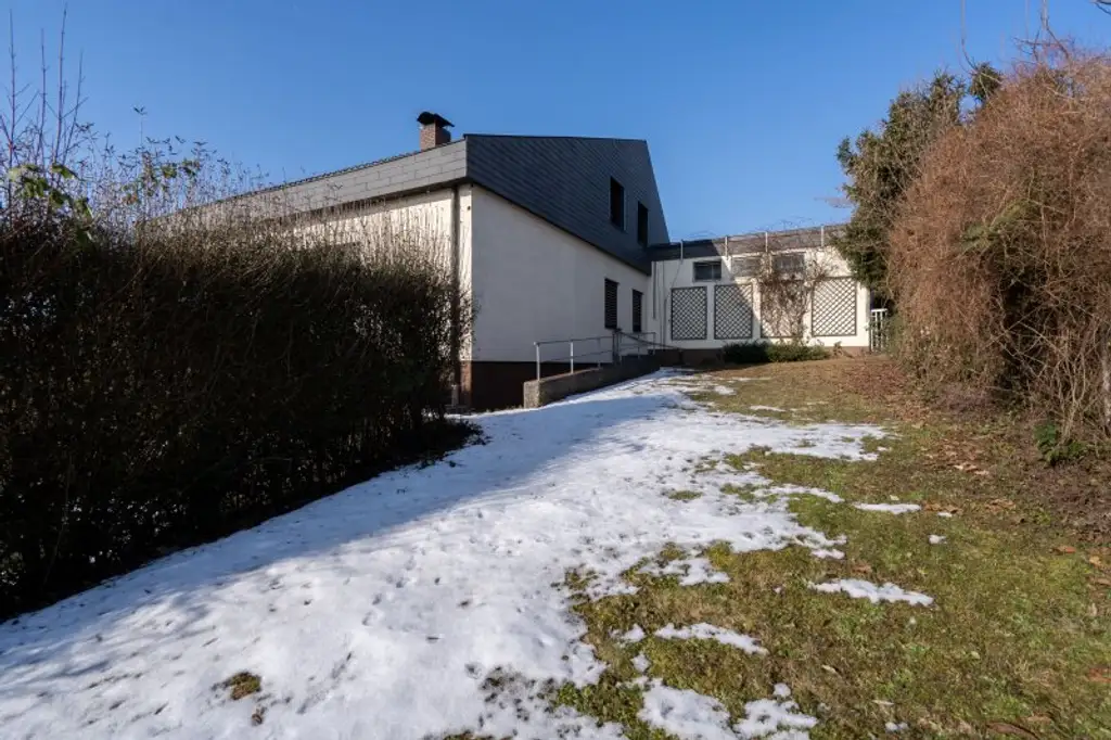 Toplage von Leonding: 7-Zimmer-Einfamilienhaus mit Pool & traumhaftem Ausblick zu kaufen