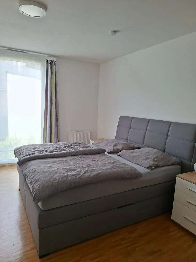 Top moderne Neubauwohnung mit Balkon