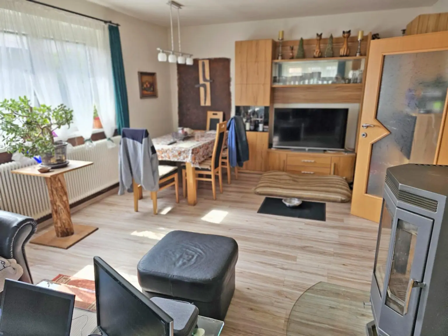 Einfamilienhaus mit Garage,mit winterfestem Gartenhaus, Werkstätte u.a