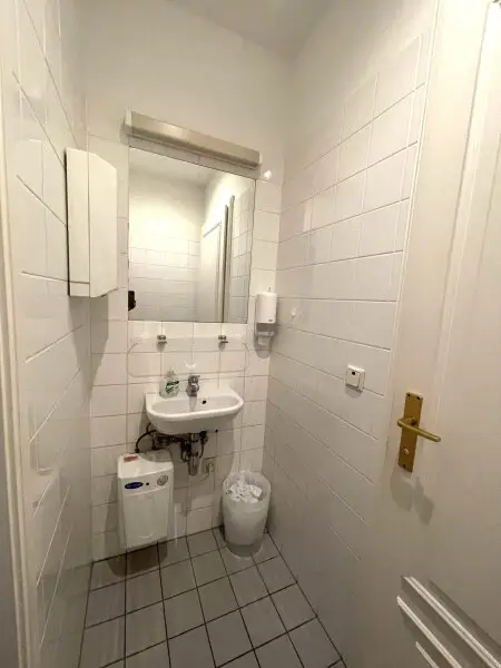 Repräsentative  Bürofläche/Praxis im Stilaltbau direkt beim Karlsplatz/Karlskirche  zu vermieten!