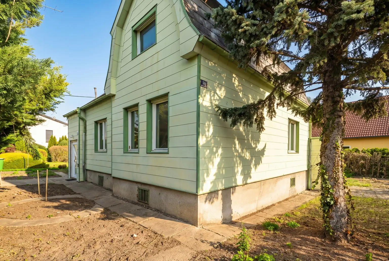 Make it yours: Eckgrundstück in ruhiger Lage – Sanierung oder Abriss für Ihr perfektes neues Zuhause