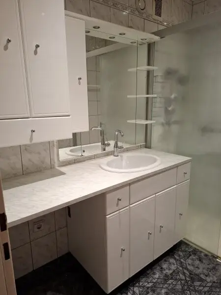 GEMÜTLICHE und HELLE  4 Zimmer-WOHNUNG - LOGGIA -LIFT