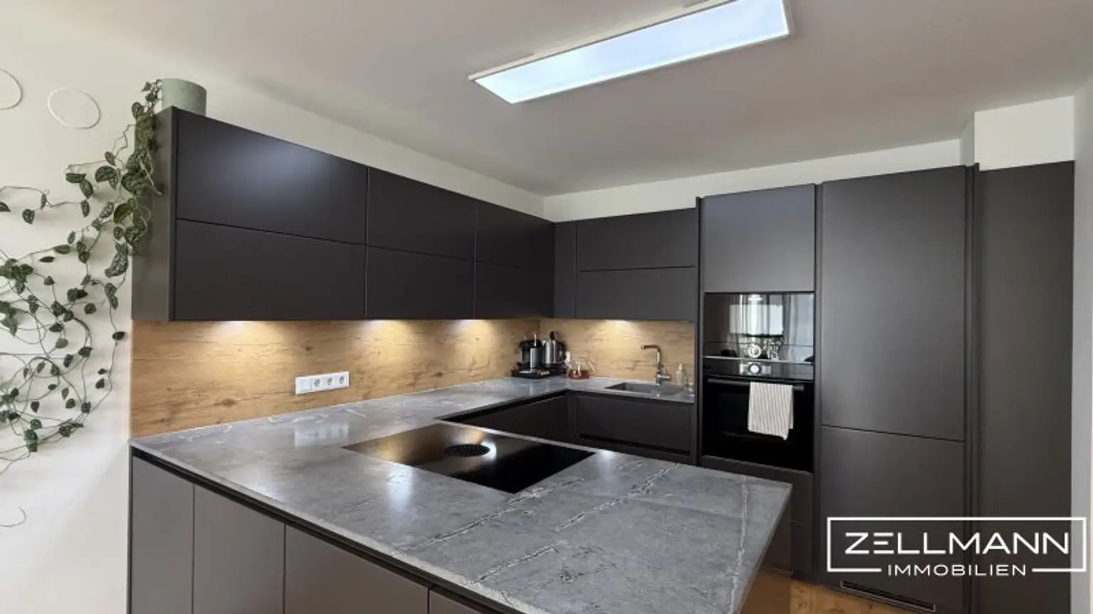 „Modernes Wohnerlebnis mit Stil – Gartenwohnung mit außergewöhnlicher Küche und luxuriösem Bad“ | ZELLMANN IMMOBILIEN