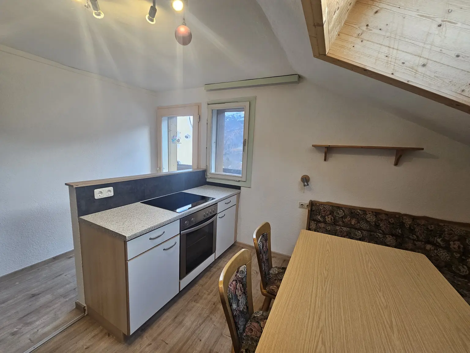 MIETE - Renovierte 3 Zimmerwohnung mit Balkon -  inkl. aller Betriebskosten