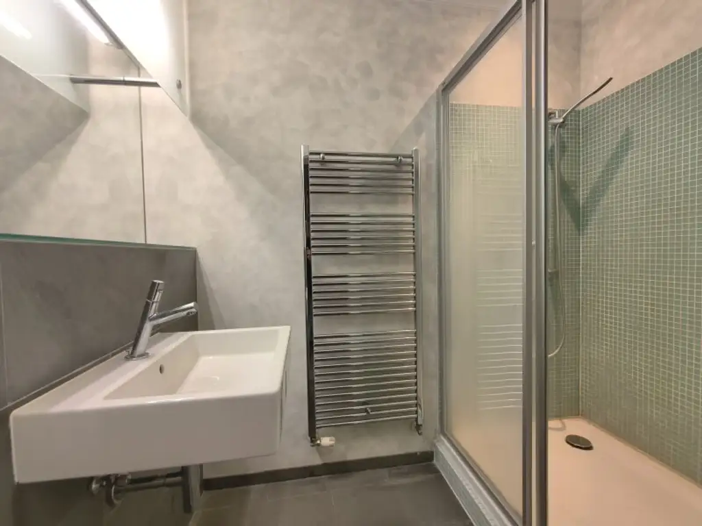 Geräumige 2 Zimmer im stilvollen Altbau - Zentrale Lage Pilgramgasse, 1050 Wien - U4 Fußläufig