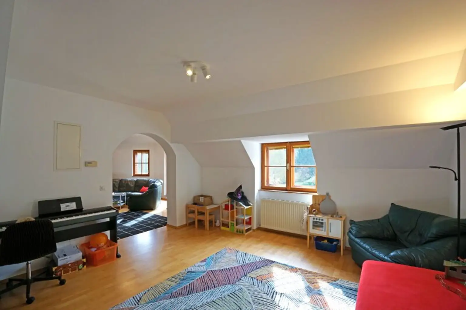 Großzügige 6-Zimmer-Wohnung im charmanten „Adlerhof“ - inkl. Eigengarten und Stellplatz