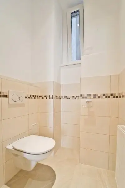 Toilette mit Fenster
