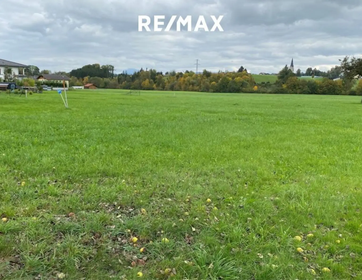 Sonniges, vollkommen ebenes Grundstück im Dorfgebiet von Gampern - Seltene Gelegenheit mit viel Potenzial