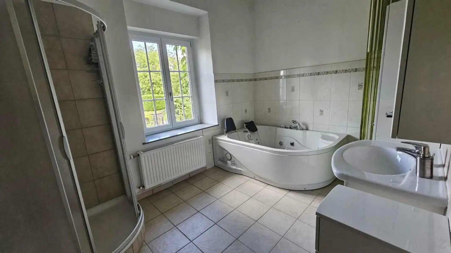 **Villa mit Türmchen in bester Lage  ** 2 Wohneinheiten ** parkähnlicher Garten **2 Parzellen **