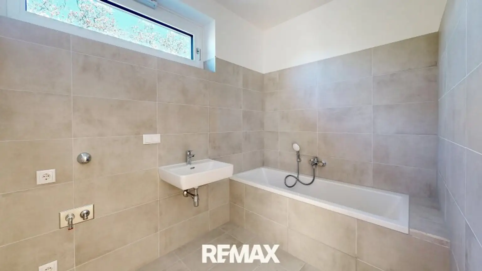 Bad mit Badewanne