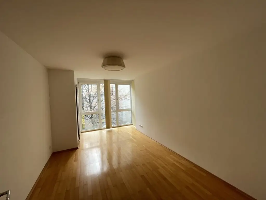 MODERNE 3-ZIMMER-WOHNUNG BEIM KARLSPLATZ - RUHELAGE!