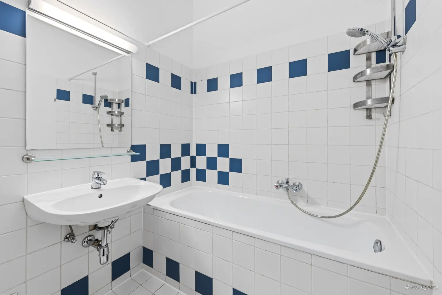 SERVITENVIERTEL - viel Wohnung auf wenig M²- und dann auch noch eine Terrasse im Regelgeschoß!