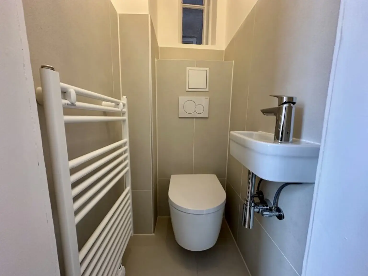 Stilvolle und geräumige 4-Zimmer-Altbauwohnung mit Balkon, nahe Währinger Straße