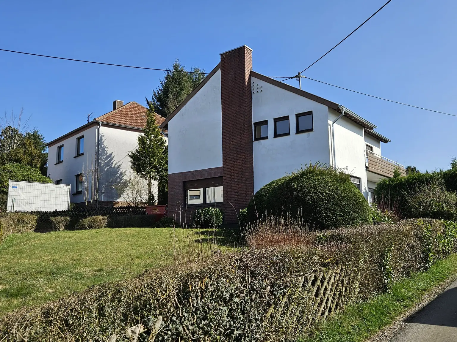 MIETE: Attraktives, freistehendes Einfamilienhaus 
mit großzügigem Wohngefühl und Privatsphäre...!