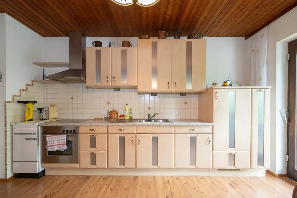 WOHNEN IM GRÜNEN – 242 m² WOHN-NUTZFLÄCHE – 3.903 m² GRUNDSTÜCK! Charmantes Einfamilienhaus voller Potenzial und zahlreicher Gestaltungsmöglichkeiten!