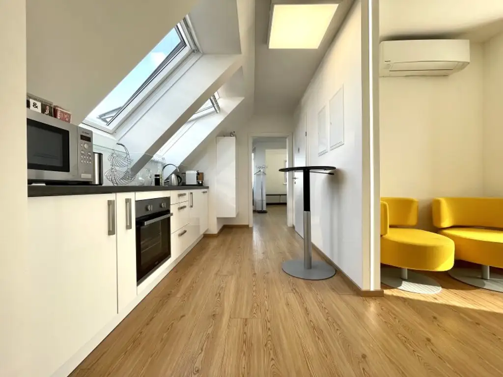 ***RARITÄT - PENTHOUSE/BÜROFLÄCHE MIT WINTERGARTEN UND TRAUMTERRASSE - KLIMAANLAGE UND ZWEI GARAGENPLÄTZE - TOP- INFRASTRUKTUR***