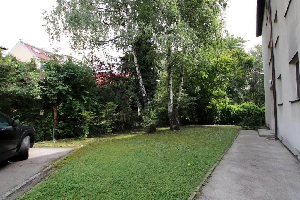 Wohnung mit Eigengarten in Grünruhelage beim Lainzer Tiergarten. Mietpreis inklusive Heizkosten und Warmwasser!
