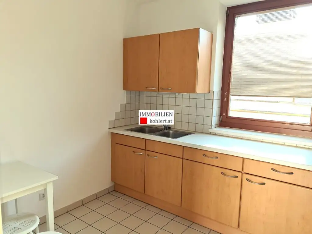 GEMÜTLICHE 2-ZIMMERWOHNUNG MIT LOGGIA, ALLE NEBENRÄUME, GARAGENSTELLPLATZ IM EIGENTUM