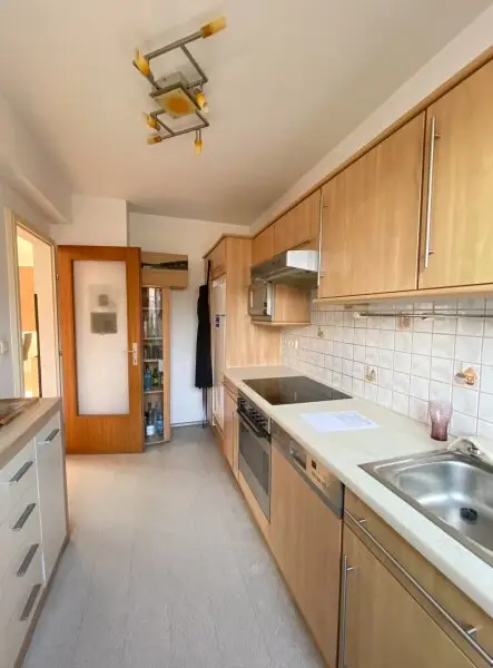 3er WG geeignet! 4-Zimmer Mietwohnung mit 5 m2 Terrasse! Inkl. Heizung und Warmwasser!