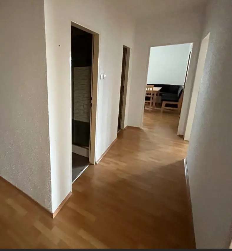 Zentrumsnahe Wohnung mit Küche, Loggia und tollem Ausblick!