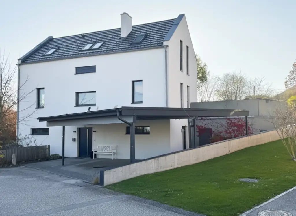 Modernes Einfamilienhaus mit exklusivem Schwimmteich/Naturpool